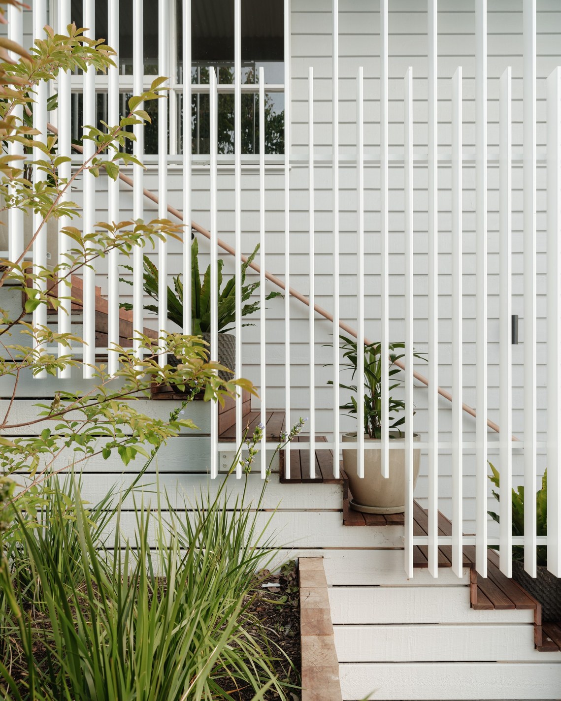 New entry stair with screen