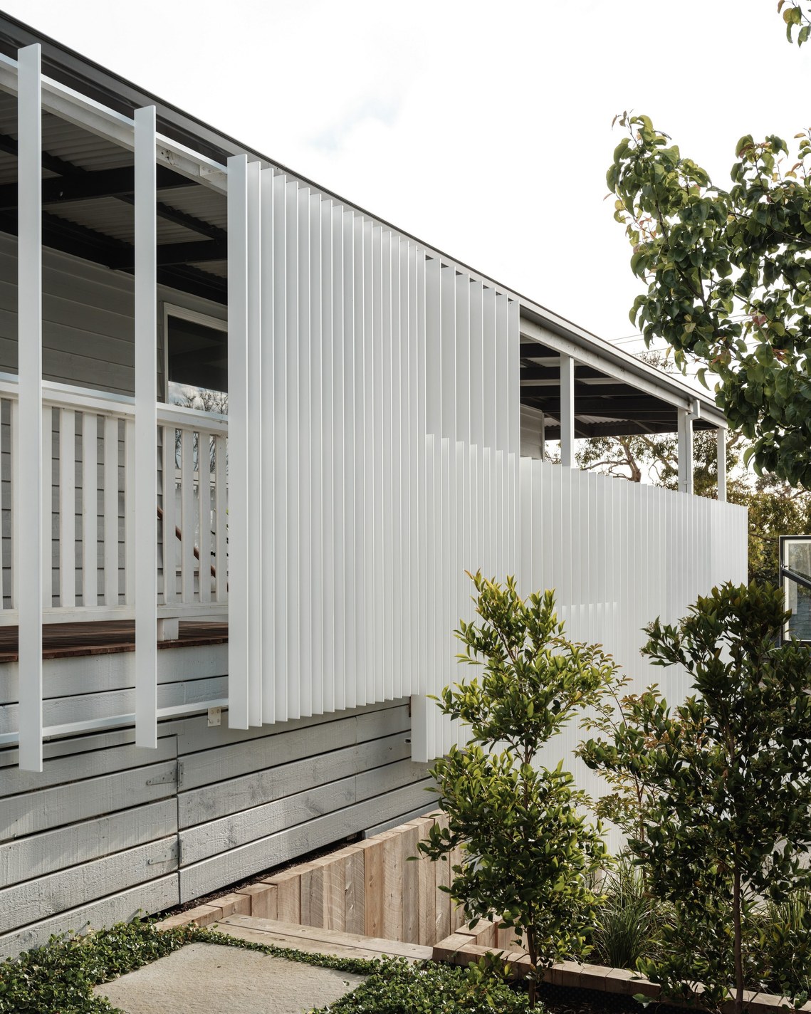 New screen over existing building with garden beyond