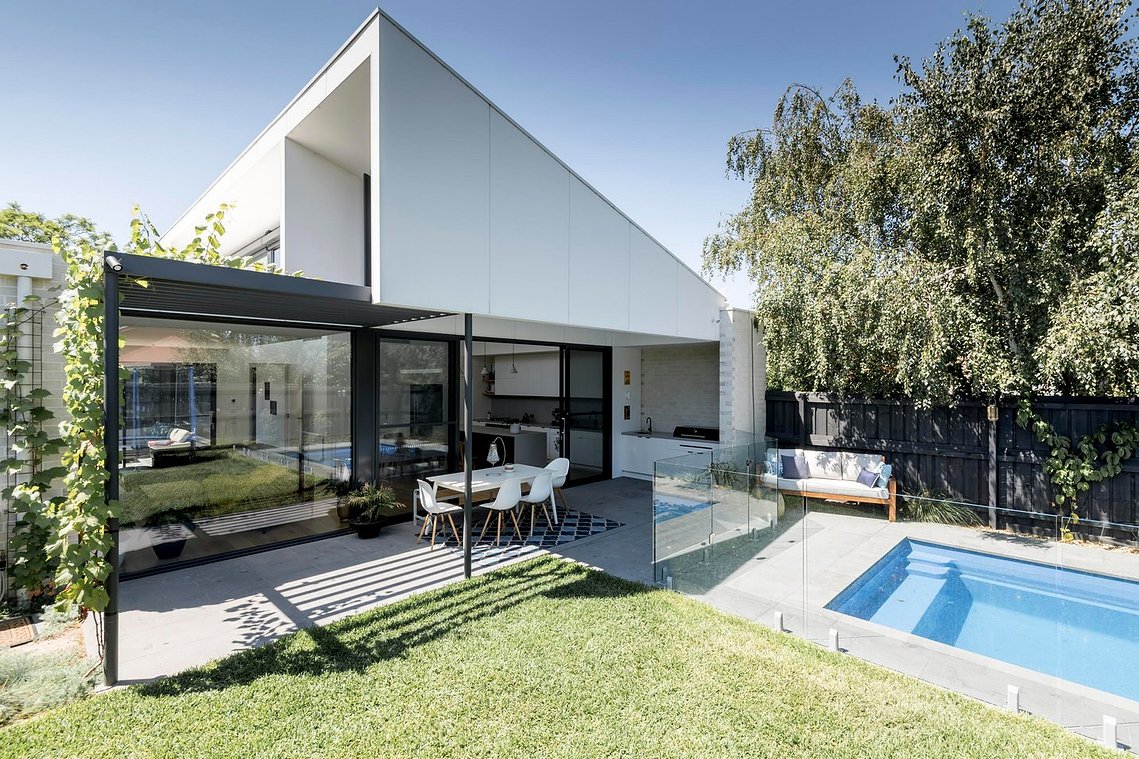 New courtyard house maximizes its aspect to the backyard and new pool area. 