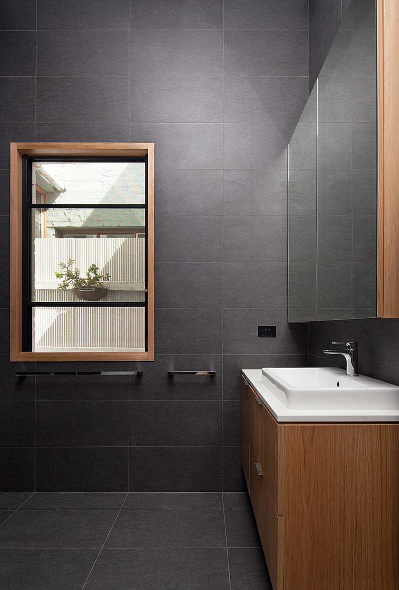 Simple bathroom fittings and layout add to the sense of space
