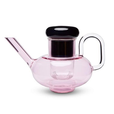 e-com product photography of a teapot