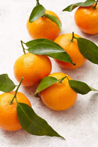 Food photography of fresh clementines with their leaves