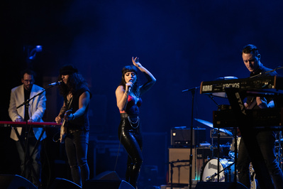 Fiona Silver performing at Beacon Theatre in NYC