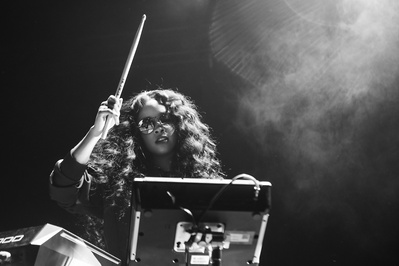 H.E.R. performing at Brooklyn Steel in Brooklyn, NY