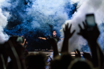 Martin Garrix performing at the Billboard Hot 100 Music Festival 2016