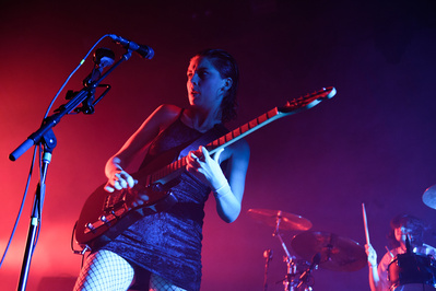 Ellie Rowsell, of Wolf Alice, performing at Brooklyn Steel in Brooklyn, NY