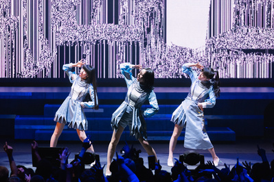 Perfume (パフューム) performing at Hammerstein Ballroom in NYC