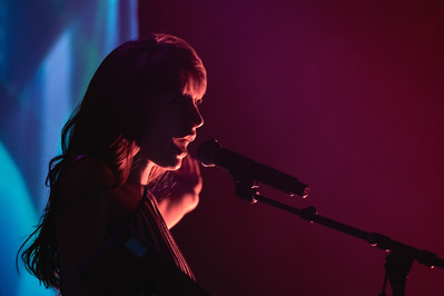 Kimbra performing at Brooklyn Steel in Brooklyn, NY