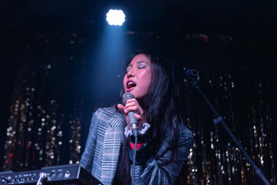 ÊMIA performing at Gold Sounds in Brooklyn, NY