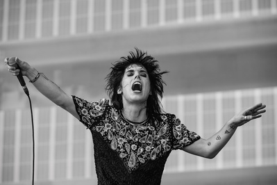 Luke Spiller of The Struts, performing at Made In America Music Festival 2015