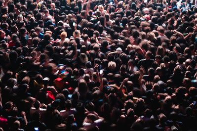 A swirling crowd at Terminal 5