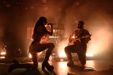 Samia performing at Brooklyn Steel