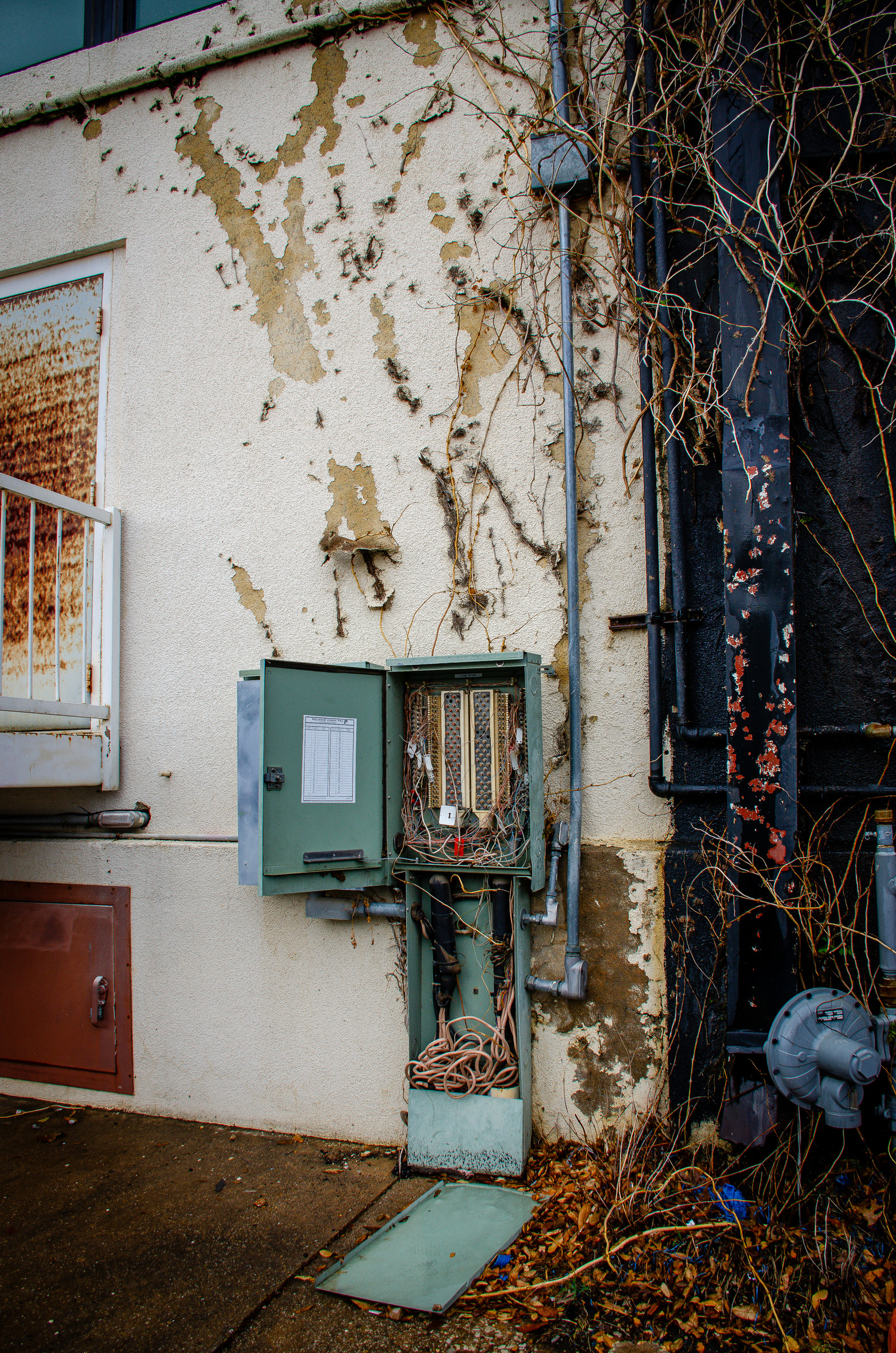 An open panel, exposed nerves, and peeling walls. What once connected now frays into silence. The system’s still standing, but just barely.