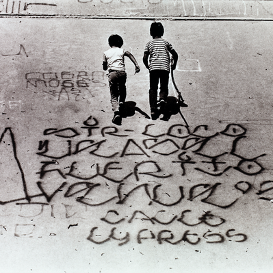 STREET WRITERS image. Photographer Gusmano Cesaretti. Printed 1972. Los Angeles Art Gallery. Shop Vintage Graffiti / Street Art. 