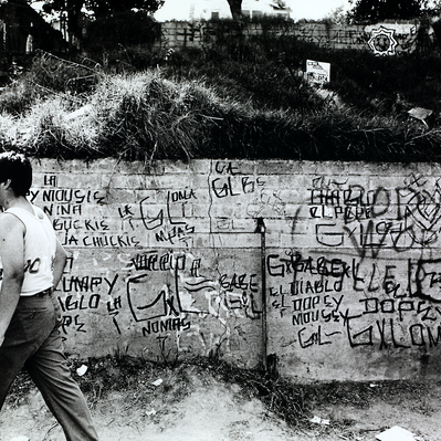 STREET WRITERS image. Photographer Gusmano Cesaretti. Printed 1972. Los Angeles Art Gallery. Shop Vintage Graffiti / Street Art. 